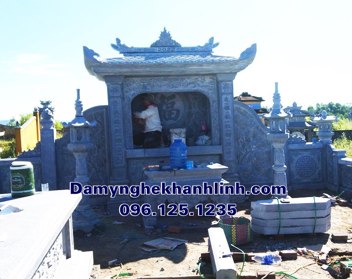 Lăng thờ đá đặt trong khu lăng mộ đá đẹp tại Đà Nẵng