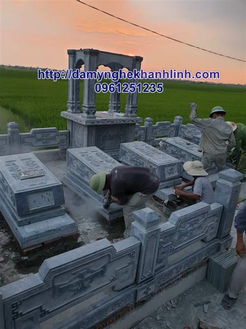 Hình ảnh thi công lắp đặt khu lăng mộ đá công giáo đẹp tại Nam Định