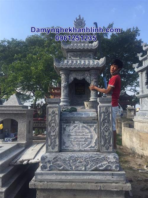 Lắp đặt mộ ba mái bằng đá xanh tại Đồng Nai