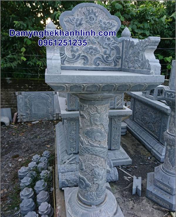 Mẫu bàn thờ thiên bằng đá xanh thiết kế cột tròn 