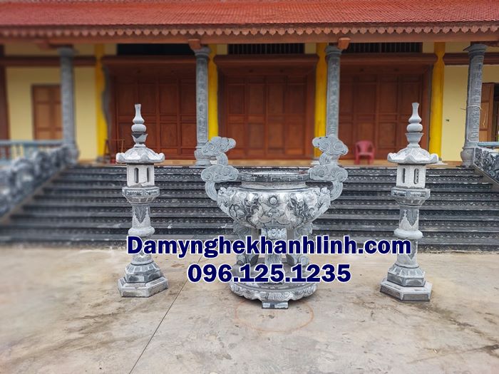 Lư hương đá nguyên khối