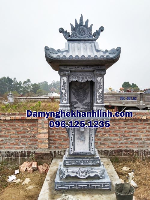 Mẫu cây hương đá đặt trong khu lăng mộ tại miền tây