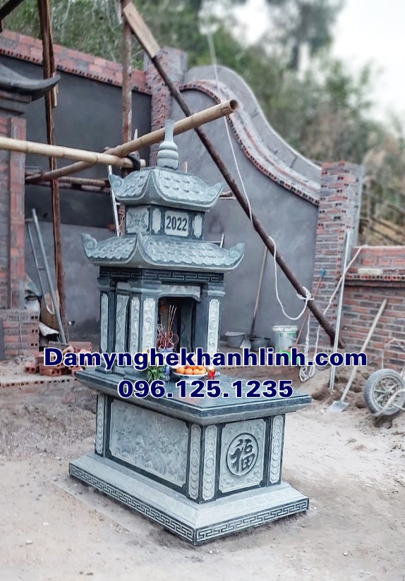 Mẫu mộ đá hai mái chế tác từ đá xanh rêu chuẩn đẹp