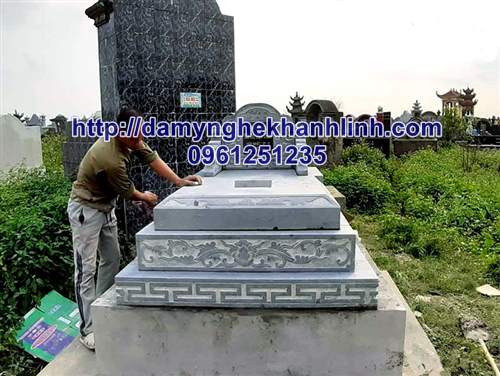Mẫu mộ tam cấp đá xanh lắp đặt tại Thái Bình