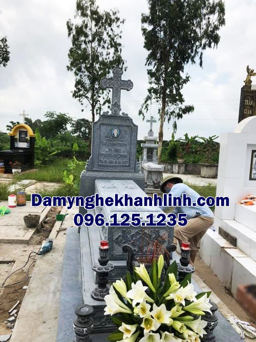 Mộ Đá Công Giáo – Mẫu Thiết Kế Tôn Nghiêm Và Trang Trọng