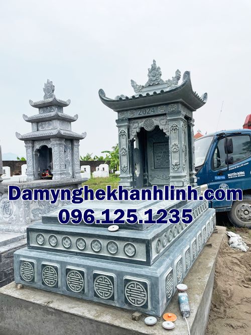 Mộ tam cấp bằng đá xanh – Lý do nên chọn và báo giá chi tiết