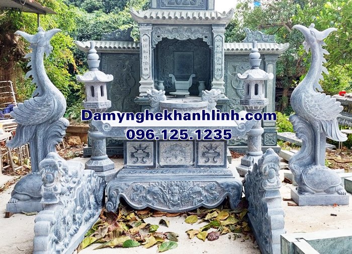 Bộ lư hương đá ngoài trời đặt trong sân đình chùa nhà thờ họ