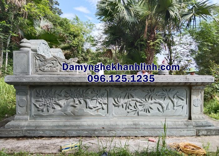Hoa văn tứ quý điêu khắc tinh xảo trên mộ đá đôi cho bố mẹ