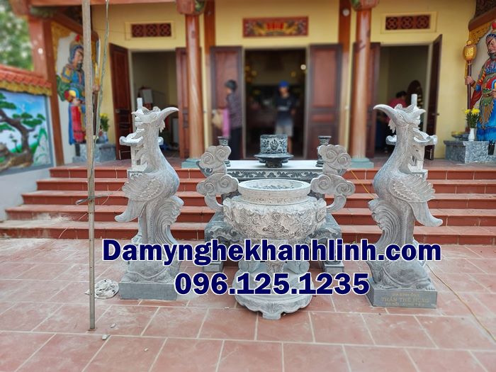 Lư hương đá Hà Nội tai mây đá xanh đen lắp đặt tại đình thờ 