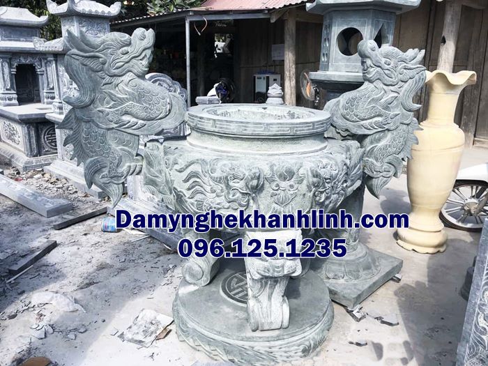 Lư hương đá Quảng Ninh tai rồng lắp đặt tại đình thờ