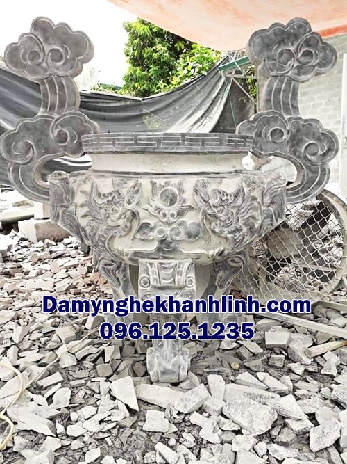 Mẫu lư hương đá Long An chế tác từ đá xanh tự nhiên nguyên khối bền đẹp