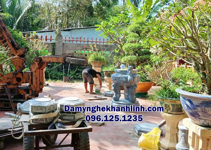Mẫu lư hương đá miền nam lắp đặt tại Hậu Giang