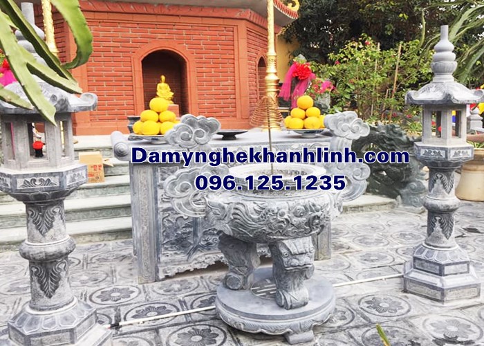 Mẫu lư hương đá xanh rêu miền nam chạm rồng tinh xảo