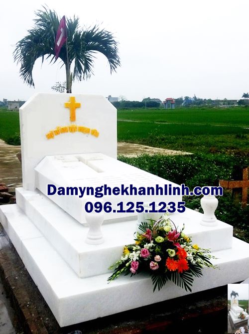 Mẫu mộ đá công giáo nguyên khối chế tác từ đá trắng