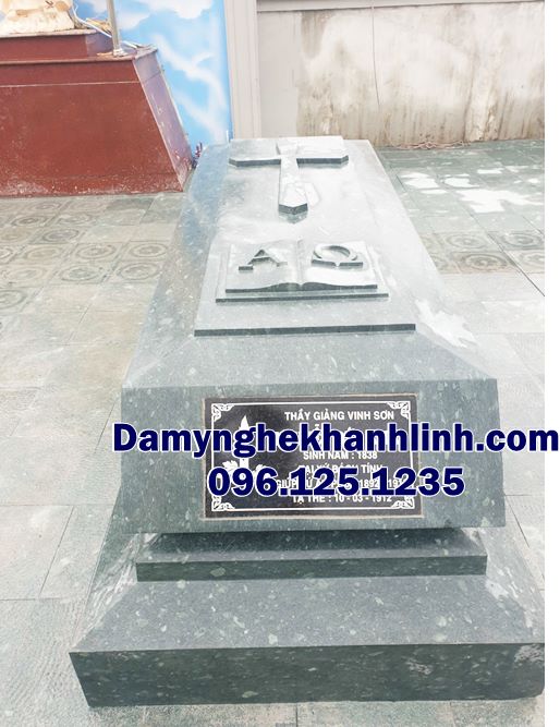 Mẫu mộ đá công giáo nguyên khối
