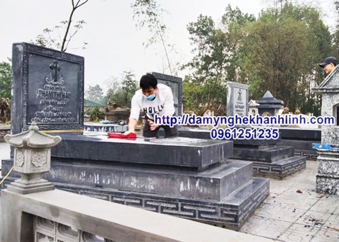 Mộ đá công giáo miền Bắc chế tác từ đá xanh tự nhiên nguyên khối