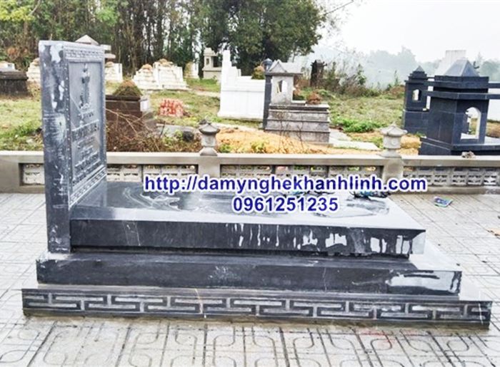 Mộ đá Công giáo tại Bà Rịa – Vũng Tàu lắp đặt tại Giáo xứ Long Điền