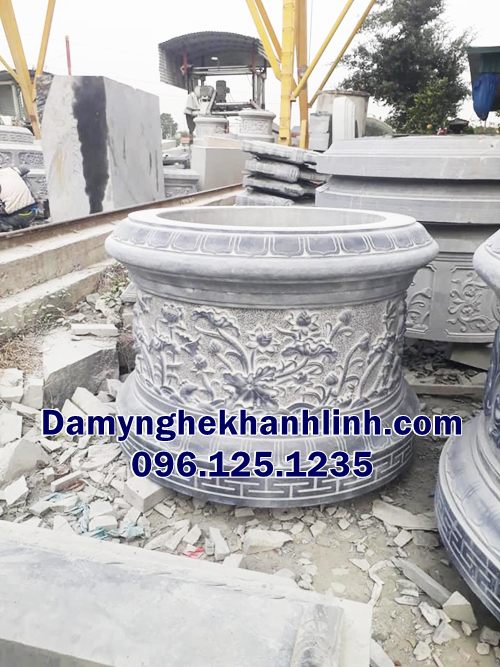 Mộ đá tròn đá xanh rêu nguyên khối chạm hoa sen tinh xảo
