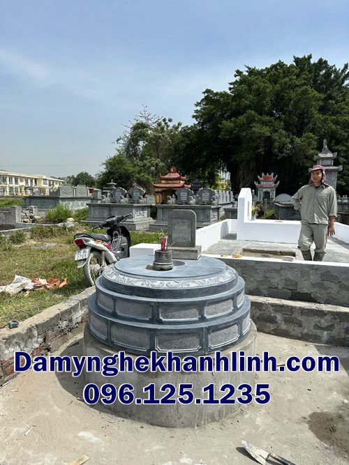 Mộ đá tròn nguyên khối đá xanh rêu